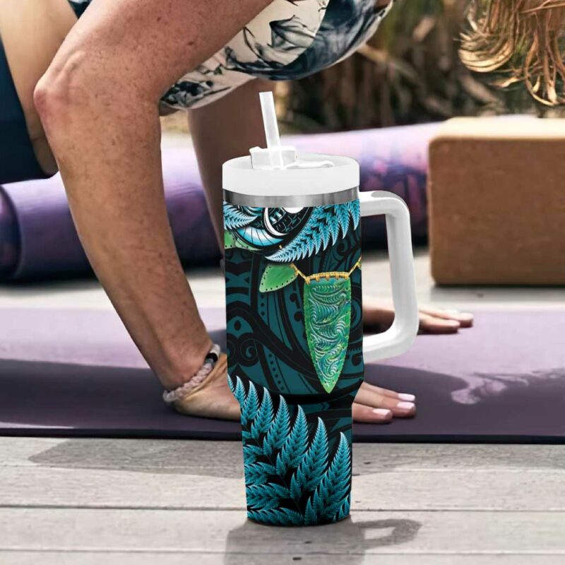 Aotearoa Pounamu Niho Silver Fern Mix Maori Turquoise Custom Stanley Quencher 40oz Stainless Steel Tumbler With Handle - Threewoofs - Image 6