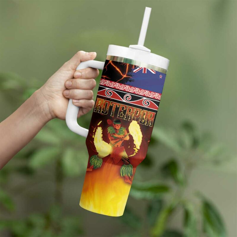 Aotearoa Siva Afi Tribal Performers of Aotearoa Fire Knife Dancing Custom Stanley Quencher 40oz Stainless Steel Tumbler With Handle - Threewoofs - Image 3