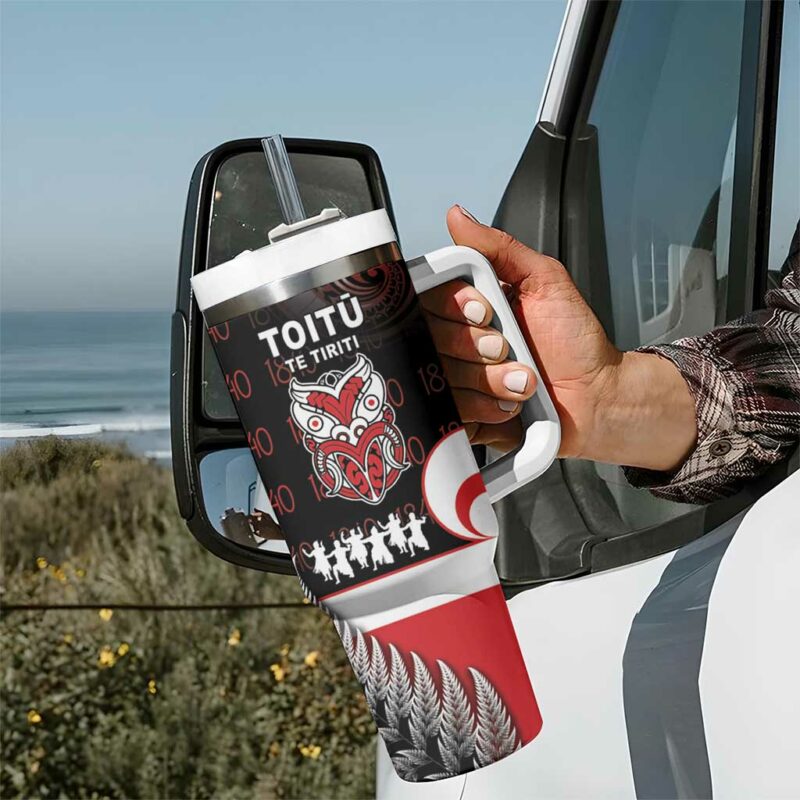 Aotearoa Toitu He Whakaputanga Toitu Te Tiriti O Waitangi Custom Stanley Quencher 40oz Stainless Steel Tumbler With Handle - Threewoofs - Image 7