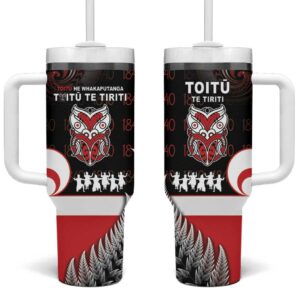 Aotearoa Toitu He Whakaputanga Toitu Te Tiriti O Waitangi Custom Stanley Quencher 40oz Stainless Steel Tumbler With Handle - Threewoofs