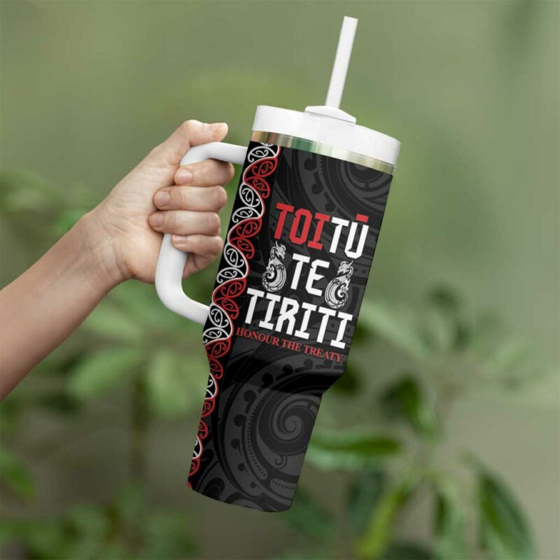 Aotearoa Toitu Te Tiriti Honour The Treaty Maori Haka Custom Stanley Quencher 40oz Stainless Steel Tumbler With Handle - Threewoofs - Image 3