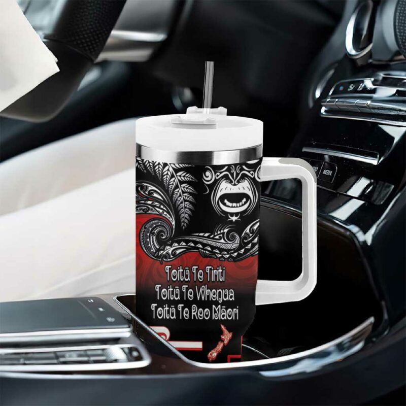 Aotearoa Toitu Te Tiriti New Zealand Honour the Treaty Fight Together Custom Stanley Quencher 40oz Stainless Steel Tumbler With Handle - Threewoofs - Image 8