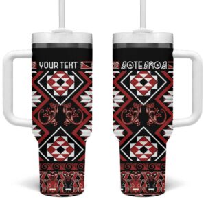 Aotearoa Waitangi Taniko Motifs Mania Gecko Custom Stanley Quencher 40oz Stainless Steel Tumbler With Handle - Threewoofs