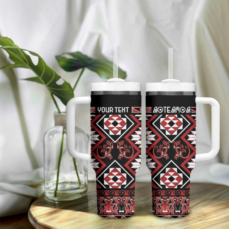 Aotearoa Waitangi Taniko Motifs Mania Gecko Custom Stanley Quencher 40oz Stainless Steel Tumbler With Handle - Threewoofs - Image 9