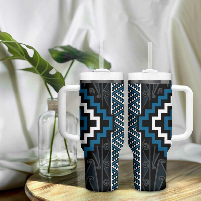 Azure Tukutuku Pattern Aotearoa Niho Taniwha and Puhoro Motifs Custom Stanley Quencher 40oz Stainless Steel Tumbler With Handle - Threewoofs - Image 9