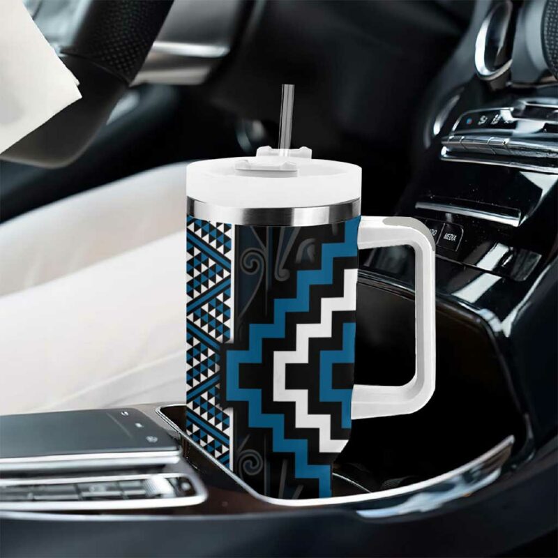 Azure Tukutuku Pattern Aotearoa Niho Taniwha and Puhoro Motifs Custom Stanley Quencher 40oz Stainless Steel Tumbler With Handle - Threewoofs - Image 8