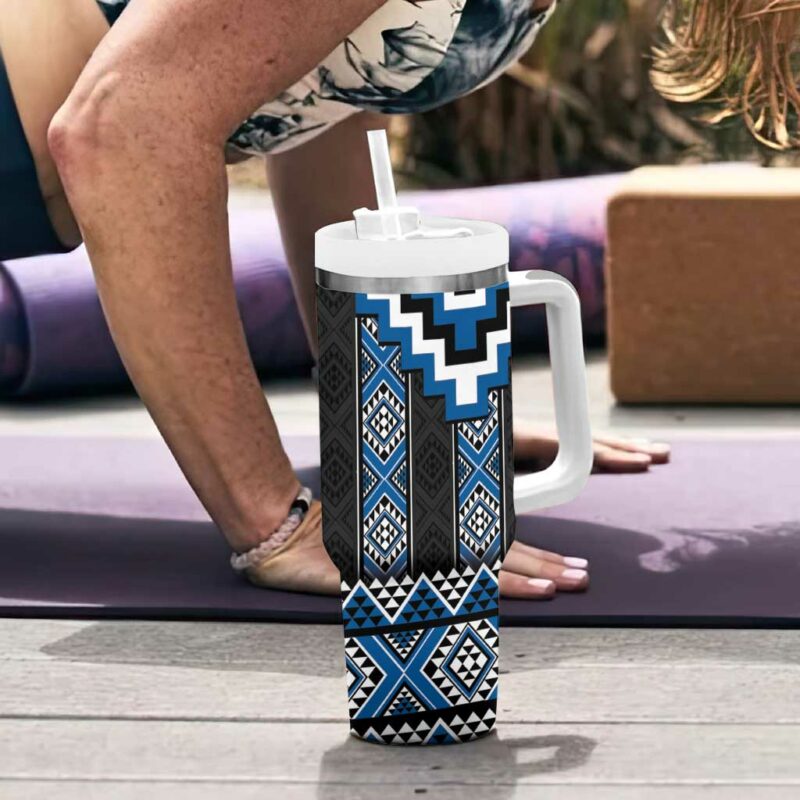 Blue Taniko Aotearoa Niho Taniwha Mix Poutama Custom Stanley Quencher 40oz Stainless Steel Tumbler With Handle - Threewoofs - Image 6