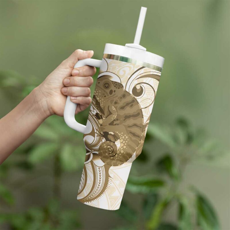 Brown And White Hawaii Chameleon Plumeria Polynesian Tribal Art Custom Stanley Quencher 40oz Stainless Steel Tumbler With Handle - Threewoofs - Image 3