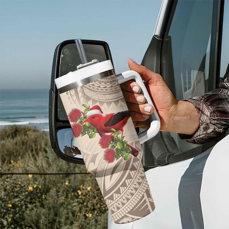 Christmas Hawaii with I‚Äôiwi Bird Aloha Mele Kalikimaka Beige Art Custom Stanley Quencher 40oz Stainless Steel Tumbler With Handle - Threewoofs - Image 7