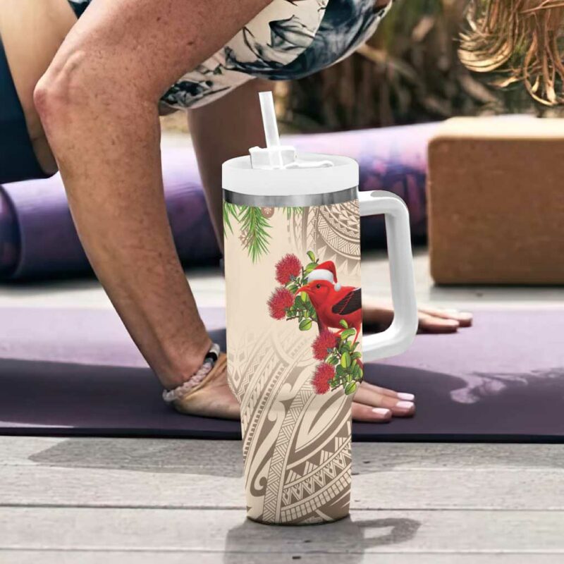 Christmas Hawaii with I‚Äôiwi Bird Aloha Mele Kalikimaka Beige Art Custom Stanley Quencher 40oz Stainless Steel Tumbler With Handle - Threewoofs - Image 6