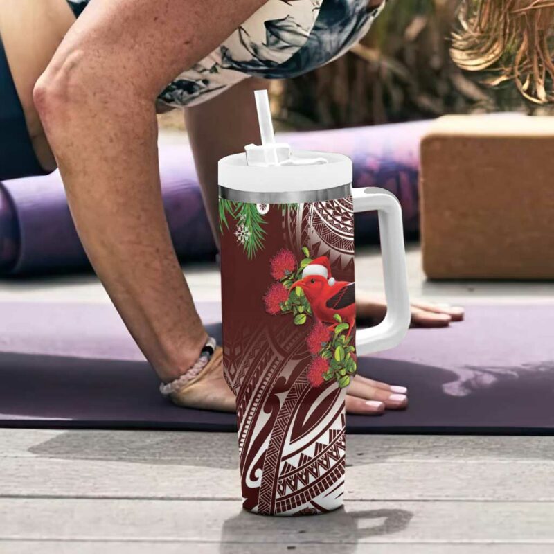 Christmas Hawaii with I‚Äôiwi Bird Aloha Mele Kalikimaka Oxblood Art Custom Stanley Quencher 40oz Stainless Steel Tumbler With Handle - Threewoofs - Image 6