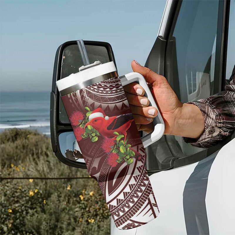 Christmas Hawaii with I‚Äôiwi Bird Aloha Mele Kalikimaka Oxblood Art Custom Stanley Quencher 40oz Stainless Steel Tumbler With Handle - Threewoofs - Image 7