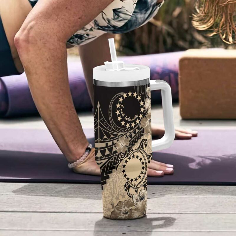 Cook Islands Turtle Stars and Hibiscus Beige Custom Stanley Quencher 40oz Stainless Steel Tumbler With Handle - Threewoofs - Image 6