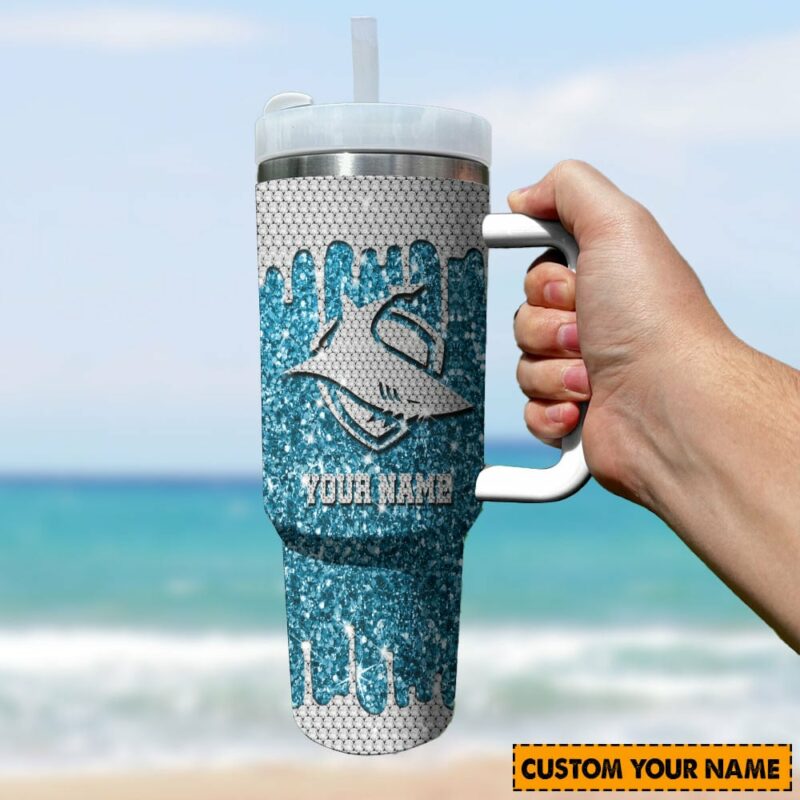 Cronulla-Sutherland Sharks NRL Sports Glitter Custom Stanley Quencher 40oz Stainless Steel Tumbler With Handle - Threewoofs - Image 3