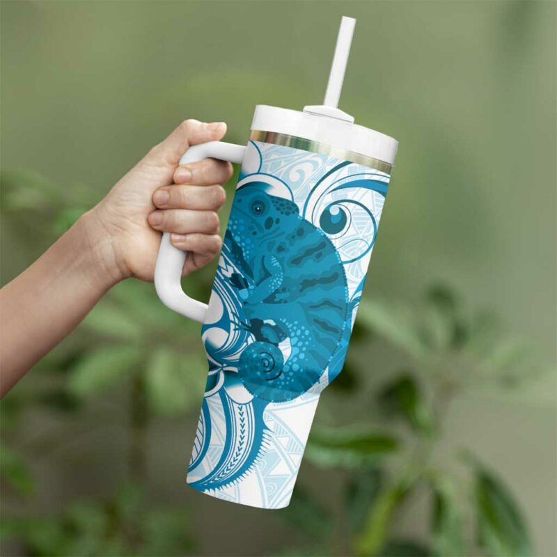 Cyan And White Hawaii Chameleon Plumeria Polynesian Tribal Art Custom Stanley Quencher 40oz Stainless Steel Tumbler With Handle - Threewoofs - Image 3