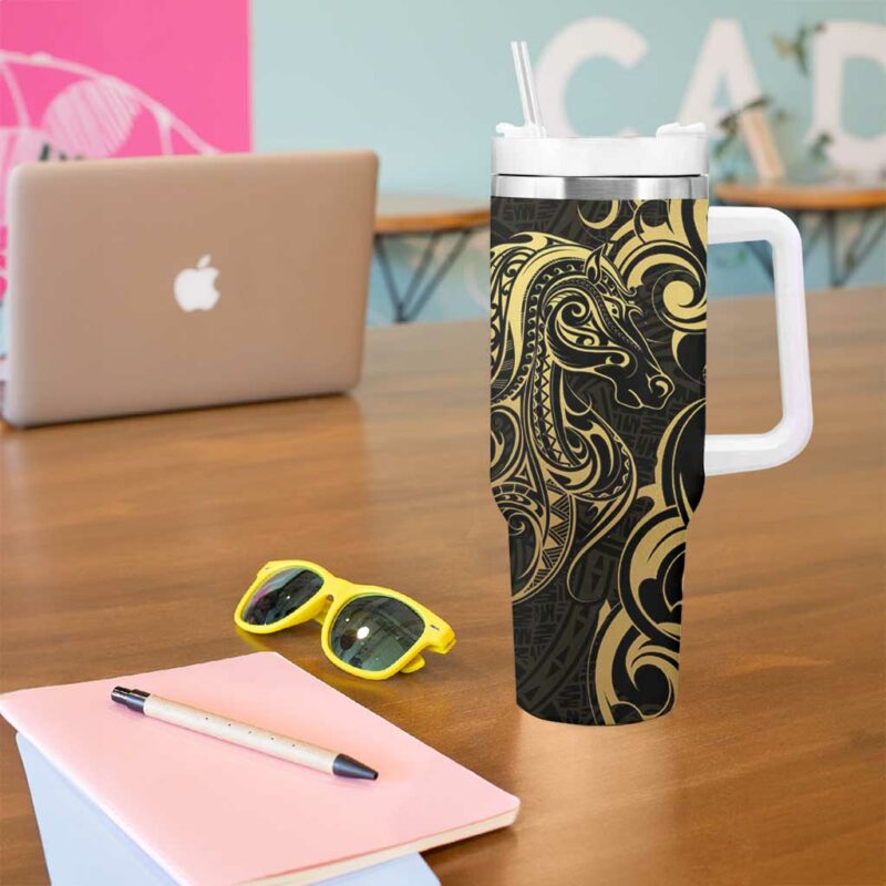 Gold And Black Aoteara Horse Racing NZ Maori Custom Stanley Quencher 40oz Stainless Steel Tumbler With Handle - Threewoofs - Image 5