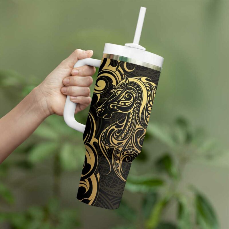 Gold And Black Aoteara Horse Racing NZ Maori Custom Stanley Quencher 40oz Stainless Steel Tumbler With Handle - Threewoofs - Image 3