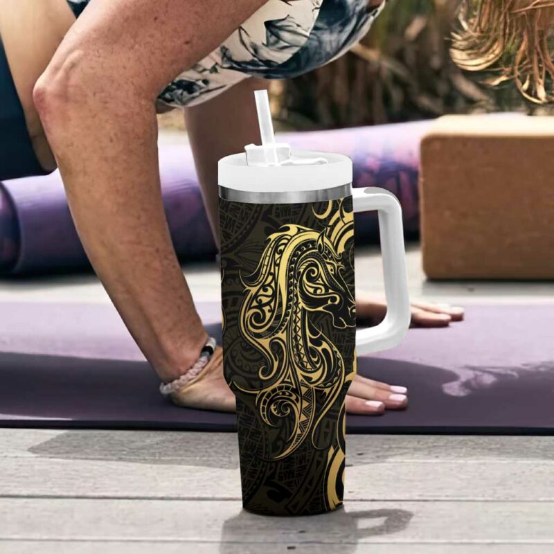 Gold And Black Aoteara Horse Racing NZ Maori Custom Stanley Quencher 40oz Stainless Steel Tumbler With Handle - Threewoofs - Image 6