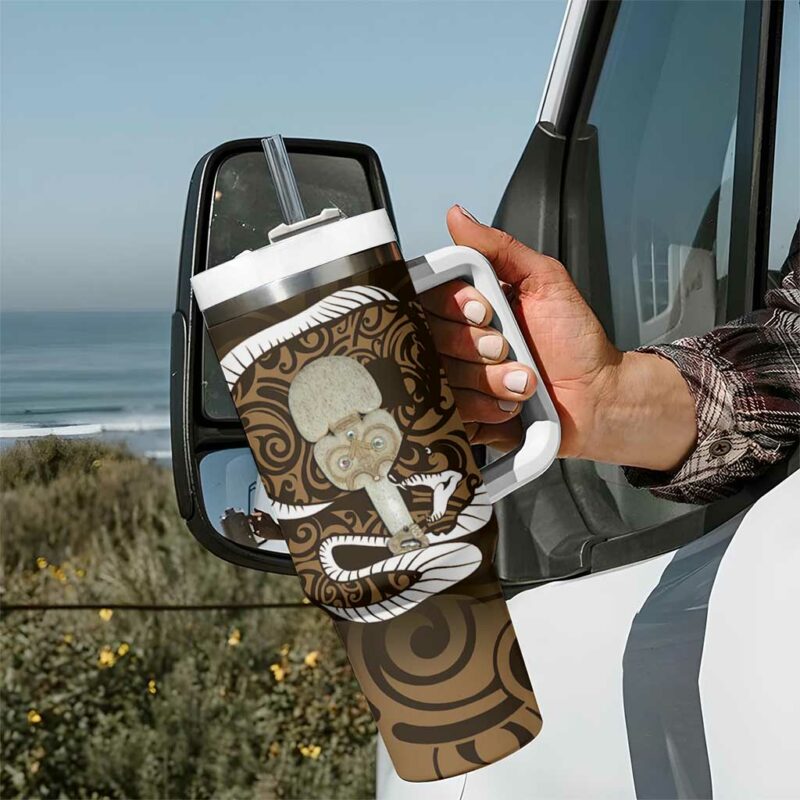Gold New Zealand Eel Aotearoa Maori Tuna With Kotiate Weapon Custom Stanley Quencher 40oz Stainless Steel Tumbler With Handle - Threewoofs - Image 7