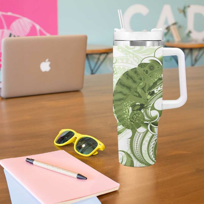 Green And White Hawaii Chameleon Plumeria Polynesian Tribal Art Custom Stanley Quencher 40oz Stainless Steel Tumbler With Handle - Threewoofs - Image 5