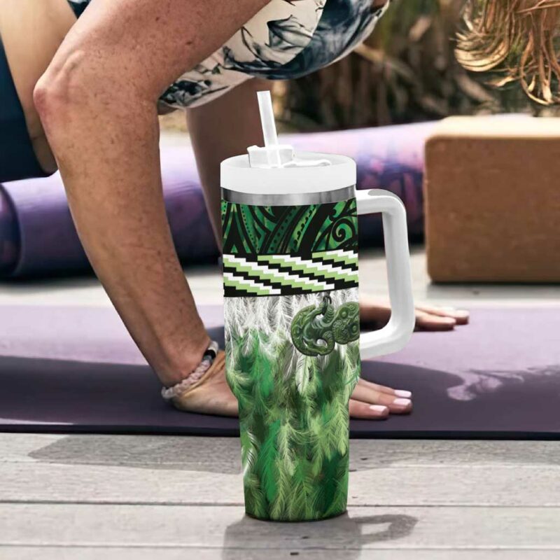 Green Traditional Cloak Aotearoa Custom Stanley Quencher 40oz Stainless Steel Tumbler With Handle - Threewoofs - Image 6