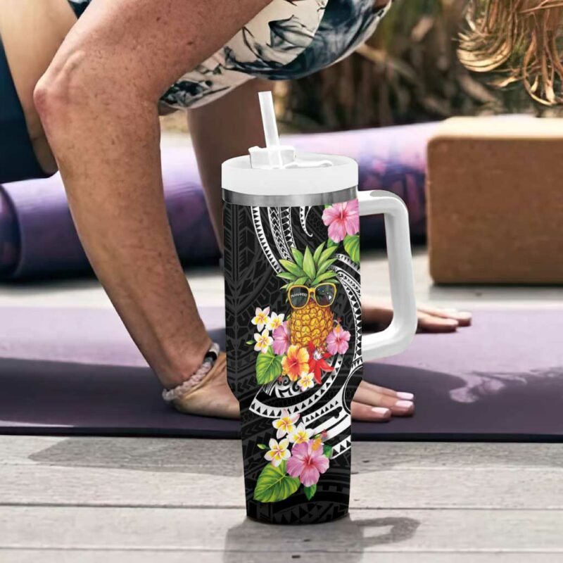 Hau‚Äôoli Makahiki Hou Aloha Pineapple Tropical Custom Stanley Quencher 40oz Stainless Steel Tumbler With Handle - Threewoofs - Image 6