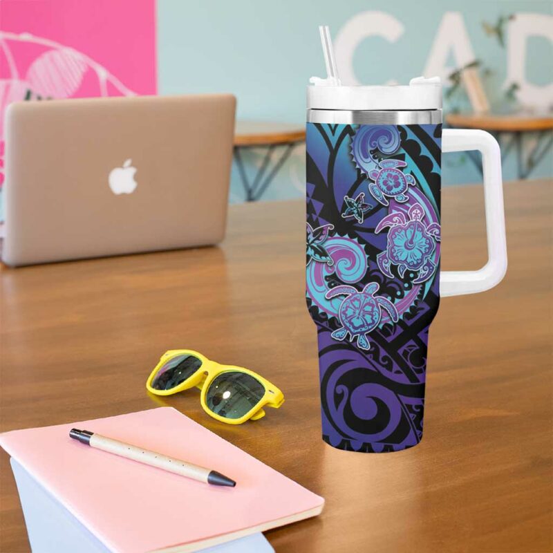 Hawaii Makahiki Turtle Spiral Polynesian Tattoo Custom Stanley Quencher 40oz Stainless Steel Tumbler With Handle - Threewoofs - Image 5