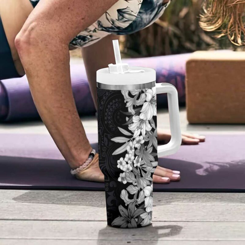 Hawaii Tropical Leaves and Flowers Tribal Polynesian Black White Custom Stanley Quencher 40oz Stainless Steel Tumbler With Handle - Threewoofs - Image 6