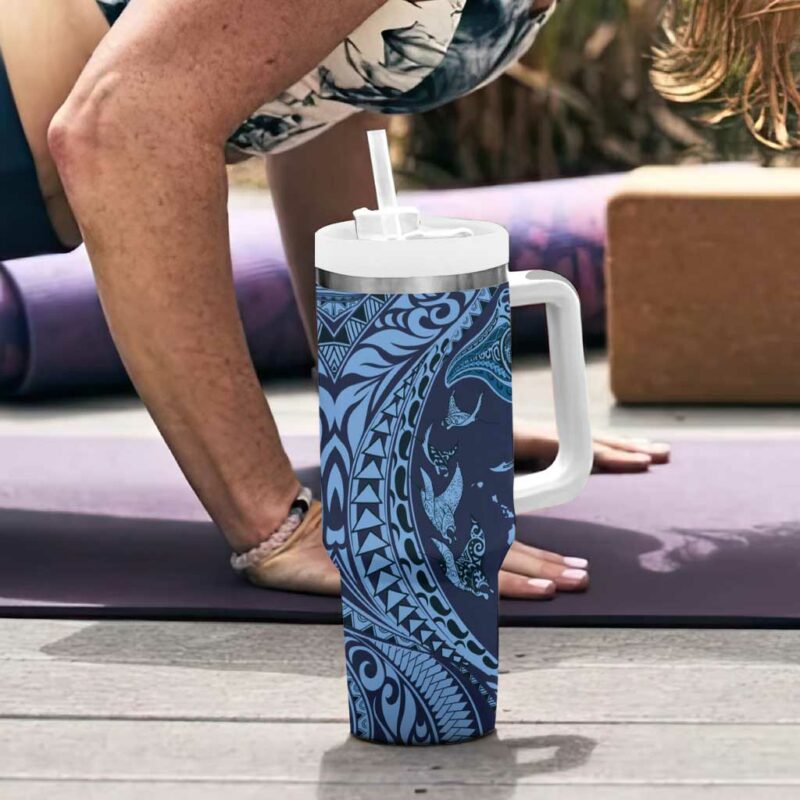 Hawaiian Manta Ray and Polynesian Tribal Tattoo Dark Navy Color Custom Stanley Quencher 40oz Stainless Steel Tumbler With Handle - Threewoofs - Image 6