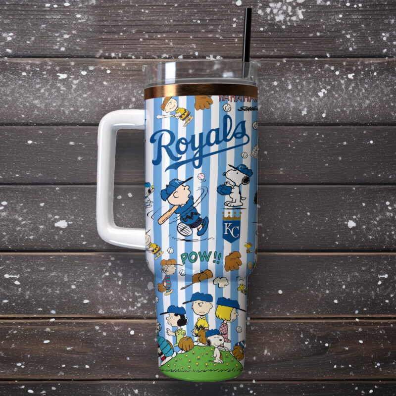 Kansas City Royals x Peanuts MLB Custom Stanley Quencher 40oz Stainless Steel Tumbler With Handle - Threewoofs - Image 3
