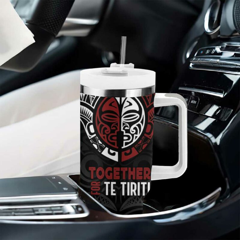 Maori Hongi Toitu Te Tiriti Tangata Tiriti Stand With Tangata Whenua Custom Stanley Quencher 40oz Stainless Steel Tumbler With Handle - Threewoofs - Image 8