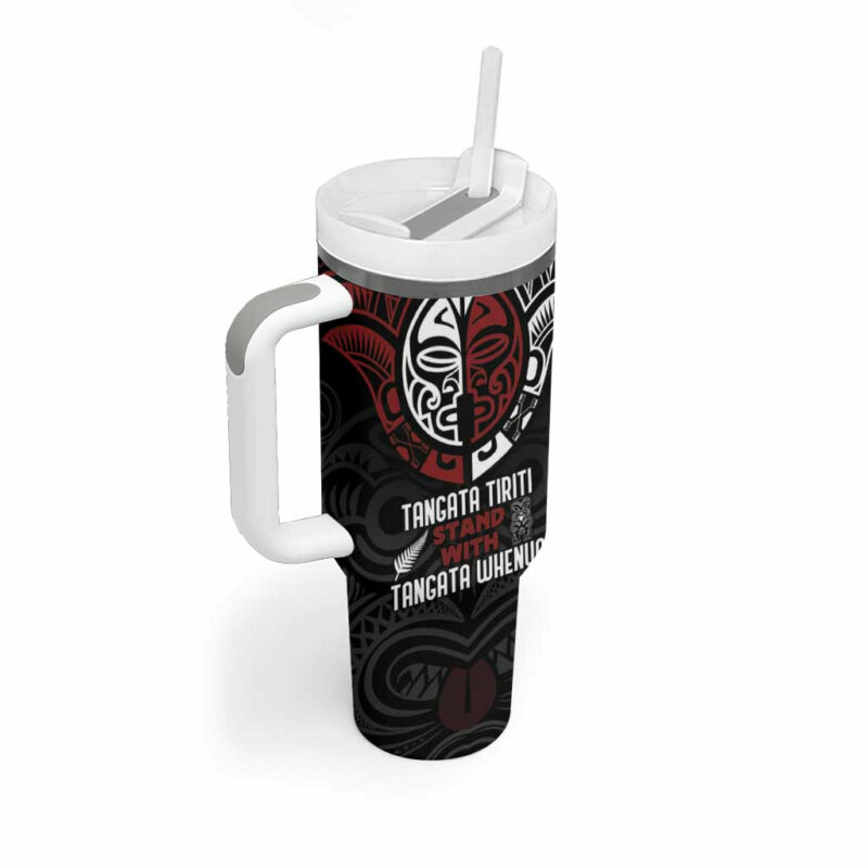 Maori Hongi Toitu Te Tiriti Tangata Tiriti Stand With Tangata Whenua Custom Stanley Quencher 40oz Stainless Steel Tumbler With Handle - Threewoofs - Image 2