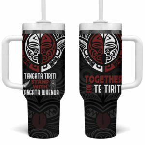 Maori Hongi Toitu Te Tiriti Tangata Tiriti Stand With Tangata Whenua Custom Stanley Quencher 40oz Stainless Steel Tumbler With Handle - Threewoofs