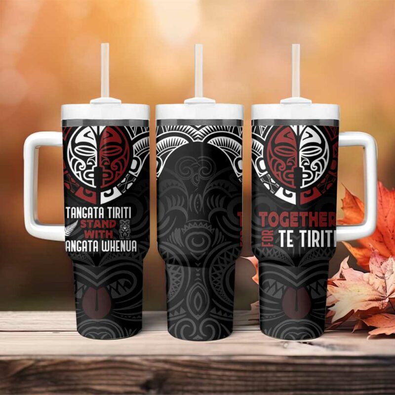 Maori Hongi Toitu Te Tiriti Tangata Tiriti Stand With Tangata Whenua Custom Stanley Quencher 40oz Stainless Steel Tumbler With Handle - Threewoofs - Image 4