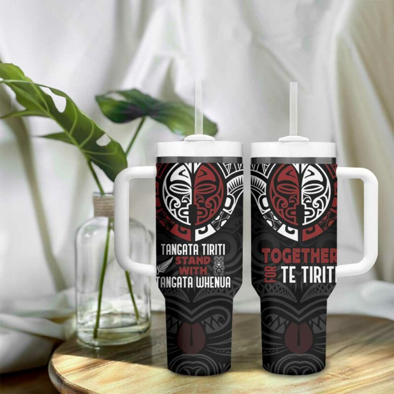 Maori Hongi Toitu Te Tiriti Tangata Tiriti Stand With Tangata Whenua Custom Stanley Quencher 40oz Stainless Steel Tumbler With Handle - Threewoofs - Image 9