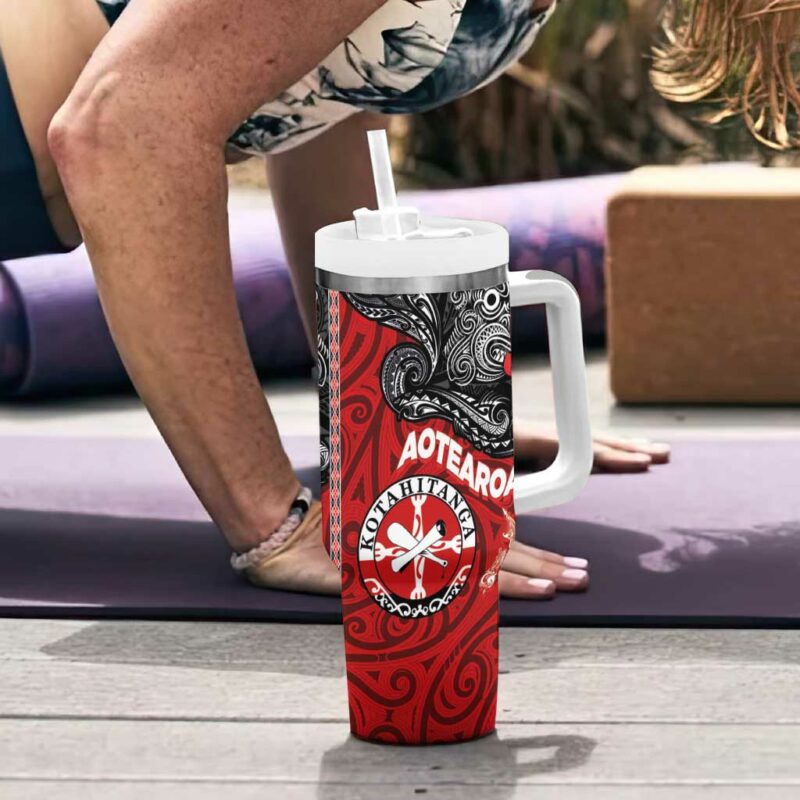 Maori Kotahitanga Aotearoa with Maori Mask and Polynesian Art Tattoo Custom Stanley Quencher 40oz Stainless Steel Tumbler With Handle - Threewoofs - Image 6