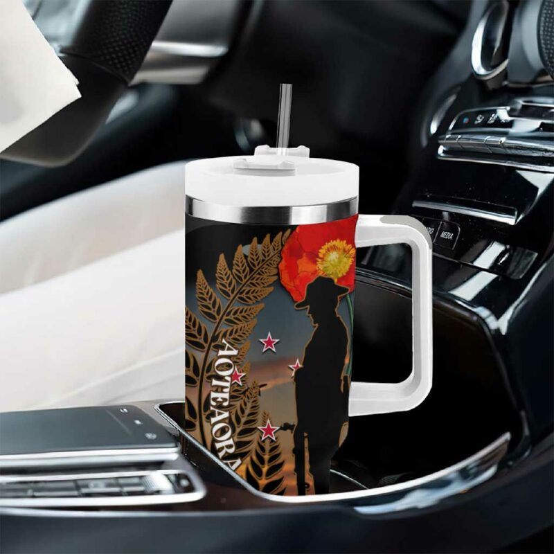 New Zealand ANZAC Day Lest We Forget Silver Fern With Camouflage Custom Stanley Quencher 40oz Stainless Steel Tumbler With Handle - Threewoofs - Image 8