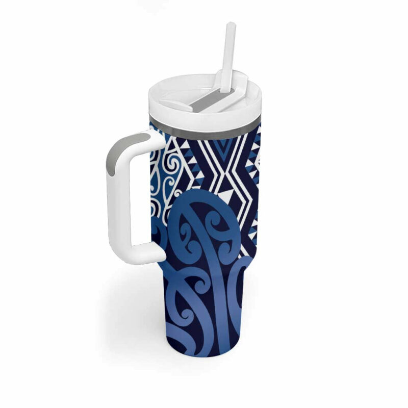 New Zealand Aotearoa Kowhaiwhai Mix Taniko Art Blue Custom Stanley Quencher 40oz Stainless Steel Tumbler With Handle - Threewoofs - Image 2