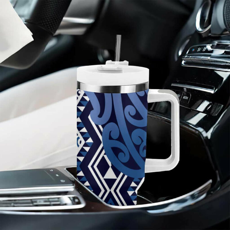 New Zealand Aotearoa Kowhaiwhai Mix Taniko Art Blue Custom Stanley Quencher 40oz Stainless Steel Tumbler With Handle - Threewoofs - Image 8