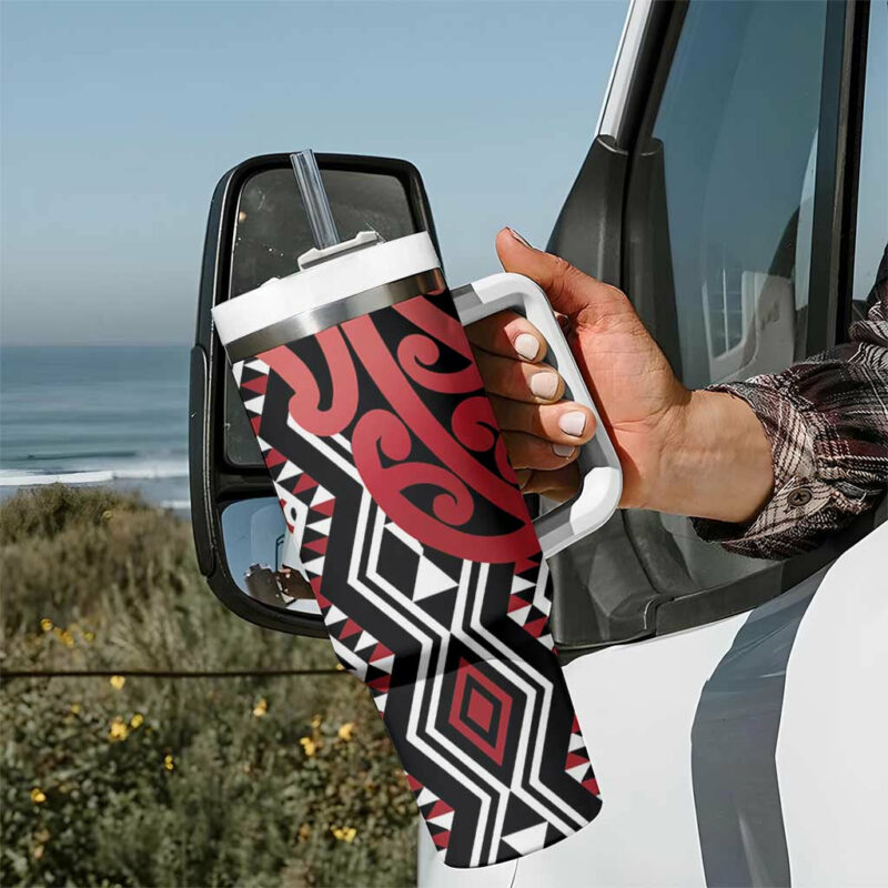 New Zealand Aotearoa Kowhaiwhai Mix Taniko Art Red Custom Stanley Quencher 40oz Stainless Steel Tumbler With Handle - Threewoofs - Image 7