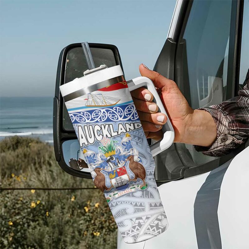 New Zealand Auckland‚Äôs Flag and Coat of Arms Koru Art Maori Custom Stanley Quencher 40oz Stainless Steel Tumbler With Handle - Threewoofs - Image 7