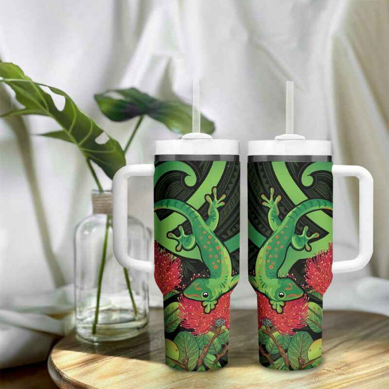 New Zealand Gecko Aotearoa Maori With Pohutukawa Flowers Custom Stanley Quencher 40oz Stainless Steel Tumbler With Handle - Threewoofs - Image 9