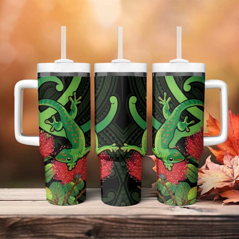 New Zealand Gecko Aotearoa Maori With Pohutukawa Flowers Custom Stanley Quencher 40oz Stainless Steel Tumbler With Handle - Threewoofs - Image 4