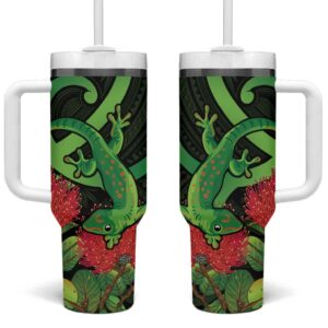 New Zealand Gecko Aotearoa Maori With Pohutukawa Flowers Custom Stanley Quencher 40oz Stainless Steel Tumbler With Handle - Threewoofs