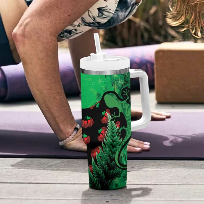 New Zealand Gecko Christmas Meri Kirihimete Paua Shell Mix Pohutukawa Custom Stanley Quencher 40oz Stainless Steel Tumbler With Handle - Threewoofs - Image 6
