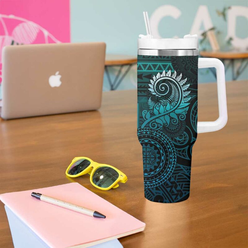 New Zealand Maori Koru Fern Spiral Polynesian Aqua Gradient Custom Stanley Quencher 40oz Stainless Steel Tumbler With Handle - Threewoofs - Image 5