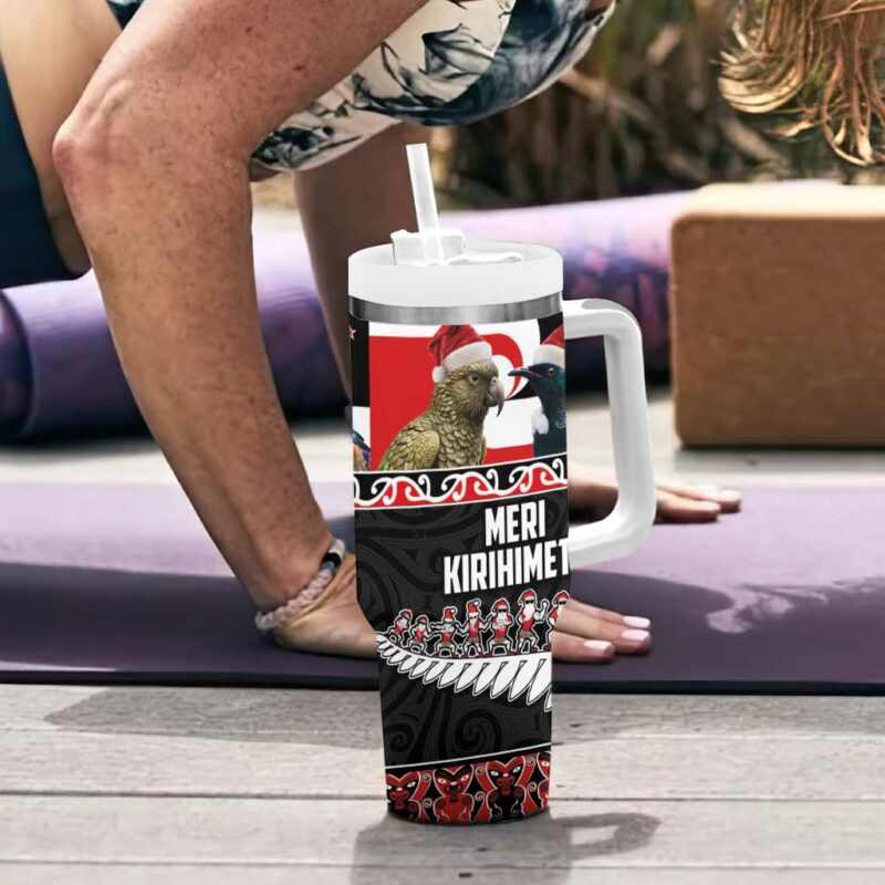 New Zealand Meri Kirihimete Christmas Tui Bird and Kea Bird Haka Santa Custom Stanley Quencher 40oz Stainless Steel Tumbler With Handle - Threewoofs - Image 6