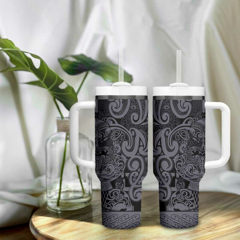 New Zealand Taiaha Maori Minimalist Silver Fern All Black Custom Stanley Quencher 40oz Stainless Steel Tumbler With Handle - Threewoofs - Image 9