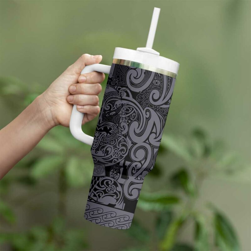 New Zealand Taiaha Maori Minimalist Silver Fern All Black Custom Stanley Quencher 40oz Stainless Steel Tumbler With Handle - Threewoofs - Image 3
