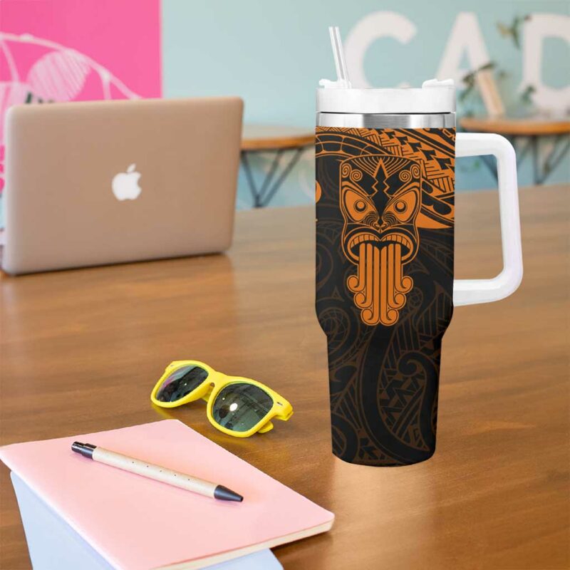 New Zealand Te Reo Maori Kia Kaha Maori Language Week Gold Custom Stanley Quencher 40oz Stainless Steel Tumbler With Handle - Threewoofs - Image 5